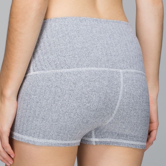 Lululemon athletica gray boogie shorts, without any tags, size 10 - Picture 2 of 16